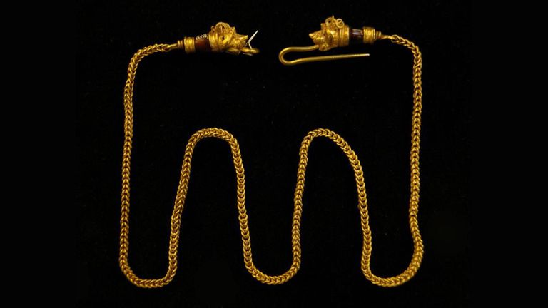 Greek gold chain necklace with horned lions&#39; heads terminals. Pic: The British Museum
