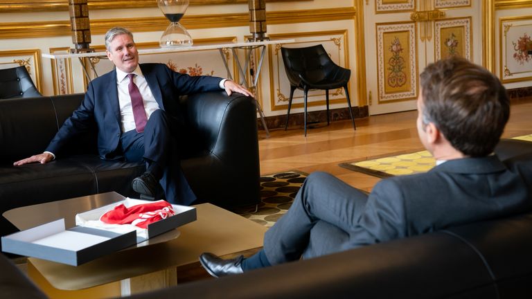 Sir Keir Starmer gifted Emmanuel Macron an Arsenal shirt. Pic: Presidence de la Republique France