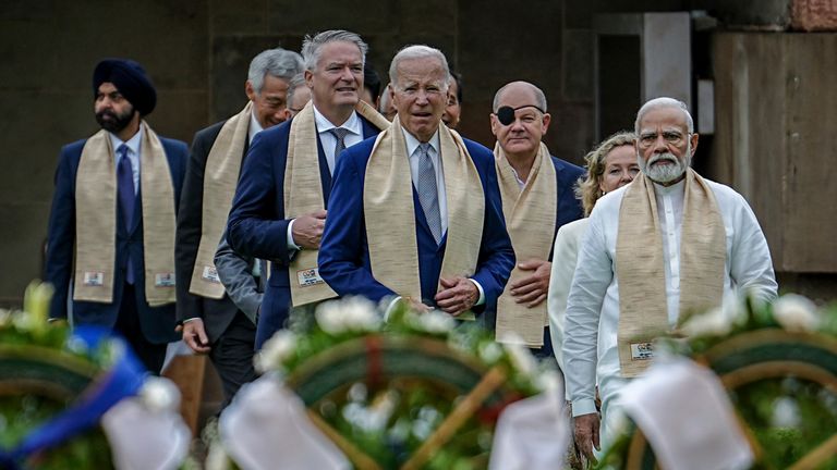 10 September 2023, India, Neu Delhi: Mathias Cormann (2nd from left), OECD Secretary-General, U.S. President Joe Biden (3rd from left), German Chancellor Olaf Scholz (2nd from right, SPD) and Narendra Modi, Prime Minister of India, arrive at the Mahatma Gandhi Memorial Raj Ghat together with the heads of state and government at the end of the G20 summit. The G20 group includes leading industrialized nations and emerging economies. Together, they represent a large part of the world&#39;s population a