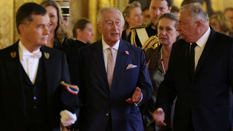 France&#39;s Senate President Gerard Larcher (R) greets Britain&#39;s King Charles who arrives to address Senators and members of the National Assembly at the French Senate, in Paris on September 21, 2023. Britain&#39;s King Charles III and his wife Queen Camilla are on a three-day state visit starting on September 20, 2023, to Paris and Bordeaux, six months after rioting and strikes forced the last-minute postponement of his first state visit as king. EMMANUEL DUNAND/Pool via REUTERS