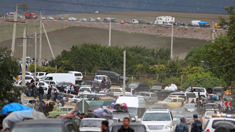 Vehicles carrying refugees from Nagorno-Karabakh region queue on the road near the border village of Kornidzor, Armenia, September 26, 2023. REUTERS/Irakli Gedenidze  