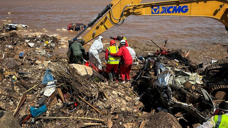 Rescue workers pull the body of a child out of the sea