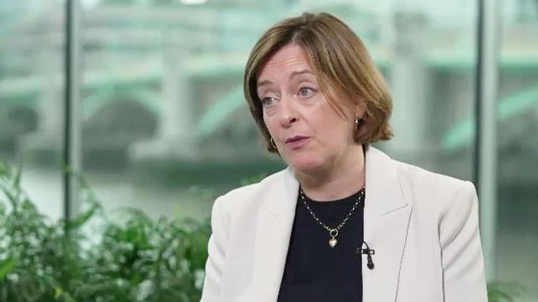 Ofcom'un CEO'su Melanie Dawes