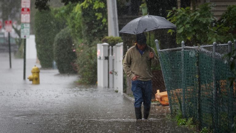 Heavy rain causes flooding in New York region