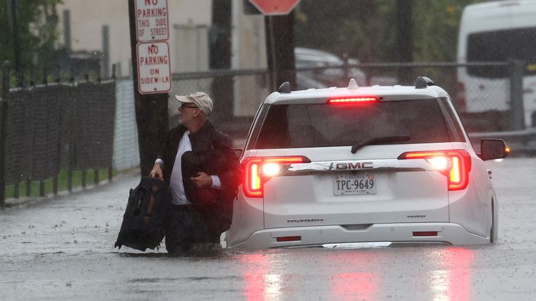 Heavy rain causes flooding in New York region