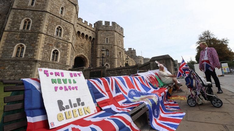 Anne Daley and Bartley Graham commemorate the first anniversary of Queen Elizabeth II&#39;s death, at Windsor Castle
