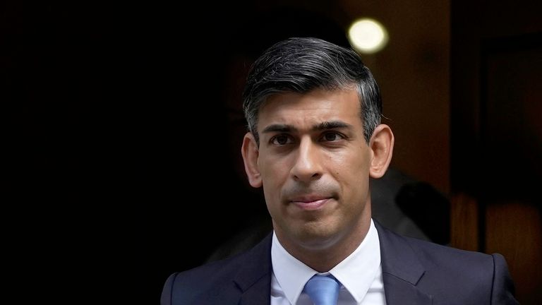  Britain&#39;s Prime Minister Rishi Sunak leaves 10 Downing Street (AP Photo/Kin Cheung, File)