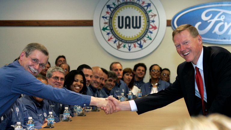 United Auto Workers President Ron Gettelfinger (L) and Ford Motor President & Chief Executive Alan Mulally take part in the ceremonial handshake that signals the start of contract negotiations between Ford and the UAW in Dearborn, Michigan July 23, 2007. General Motors Corp. and Ford Motor Co. began talks with the United Auto Workers union on Monday, hoping to win sweeping concessions that would slash labor costs for the struggling auto industry. REUTERS/Rebecca Cook (UNITED STATES)