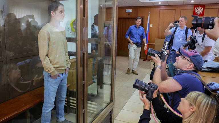 Wall Street Journal reporter Evan Gershkovich stands behind a glass wall of an enclosure for defendants before a court hearing to consider an appeal against his pre-trial detention on espionage charges in Moscow, Russia, September 19, 2023. REUTERS/Evgenia Novozhenina
