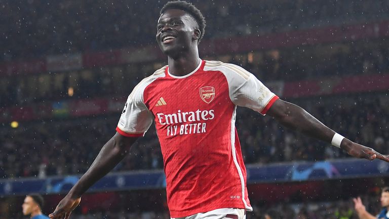 Bukayo Saka gives Arsenal a first-half lead against PSV Eindhoven