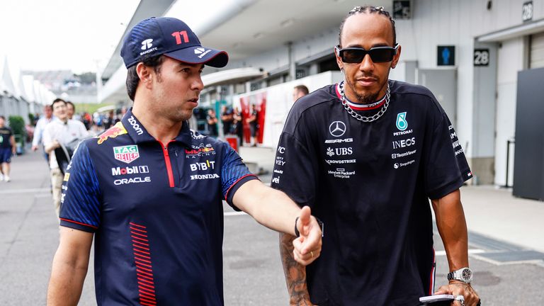 Sergio Perez and Lewis Hamilton in the Suzuka 