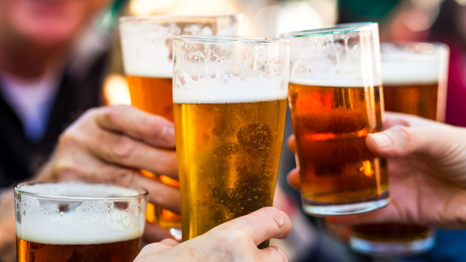 Les jeunes refusent de boire de l’alcool, car près de la moitié déclarent qu’ils optent pour des boissons peu ou pas alcoolisées |  Nouvelles du Royaume-Uni