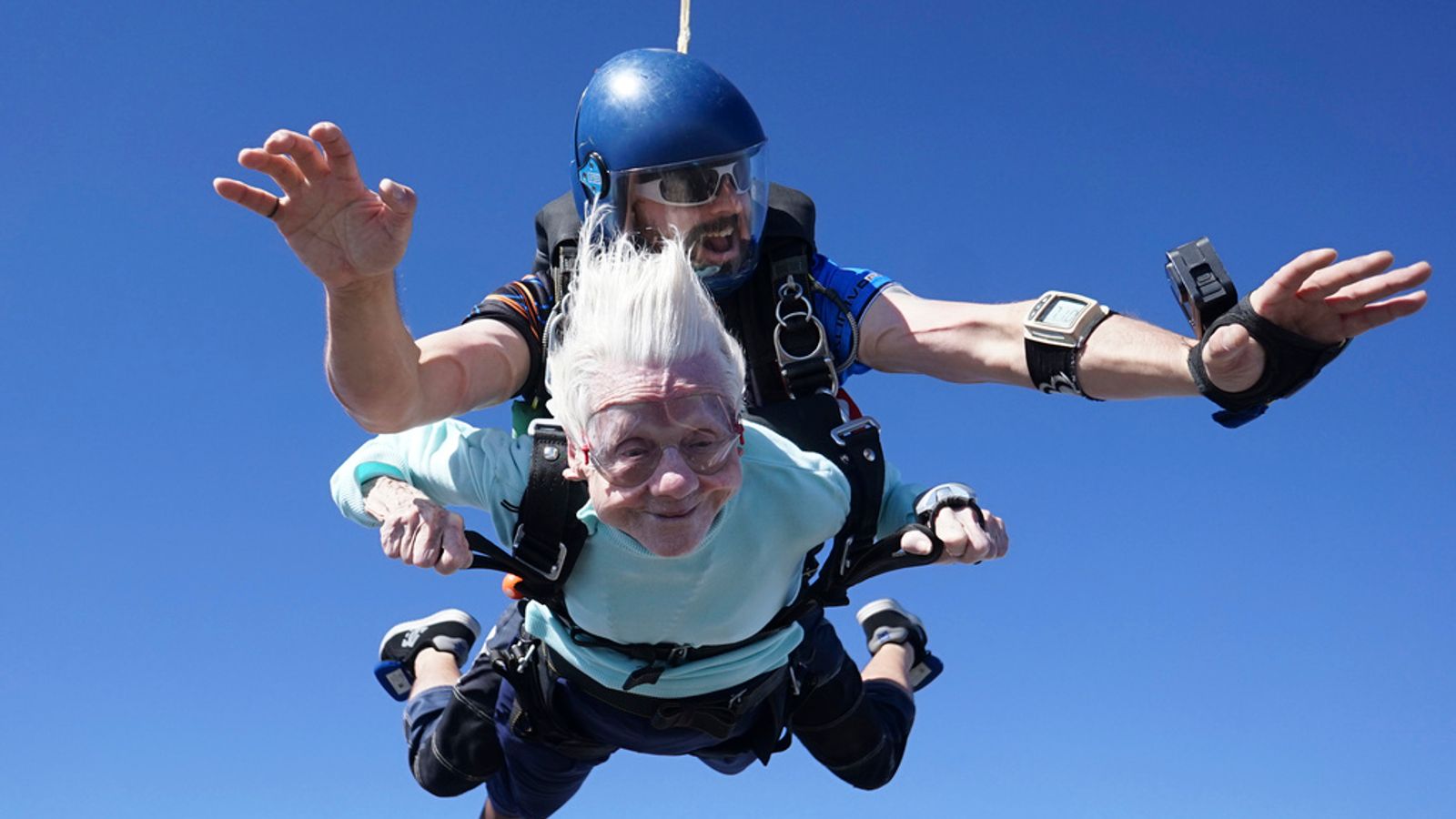 Daredevil, 104 ans, décède une semaine après être devenu « le plus vieux parachutiste du monde » |  Actualités américaines