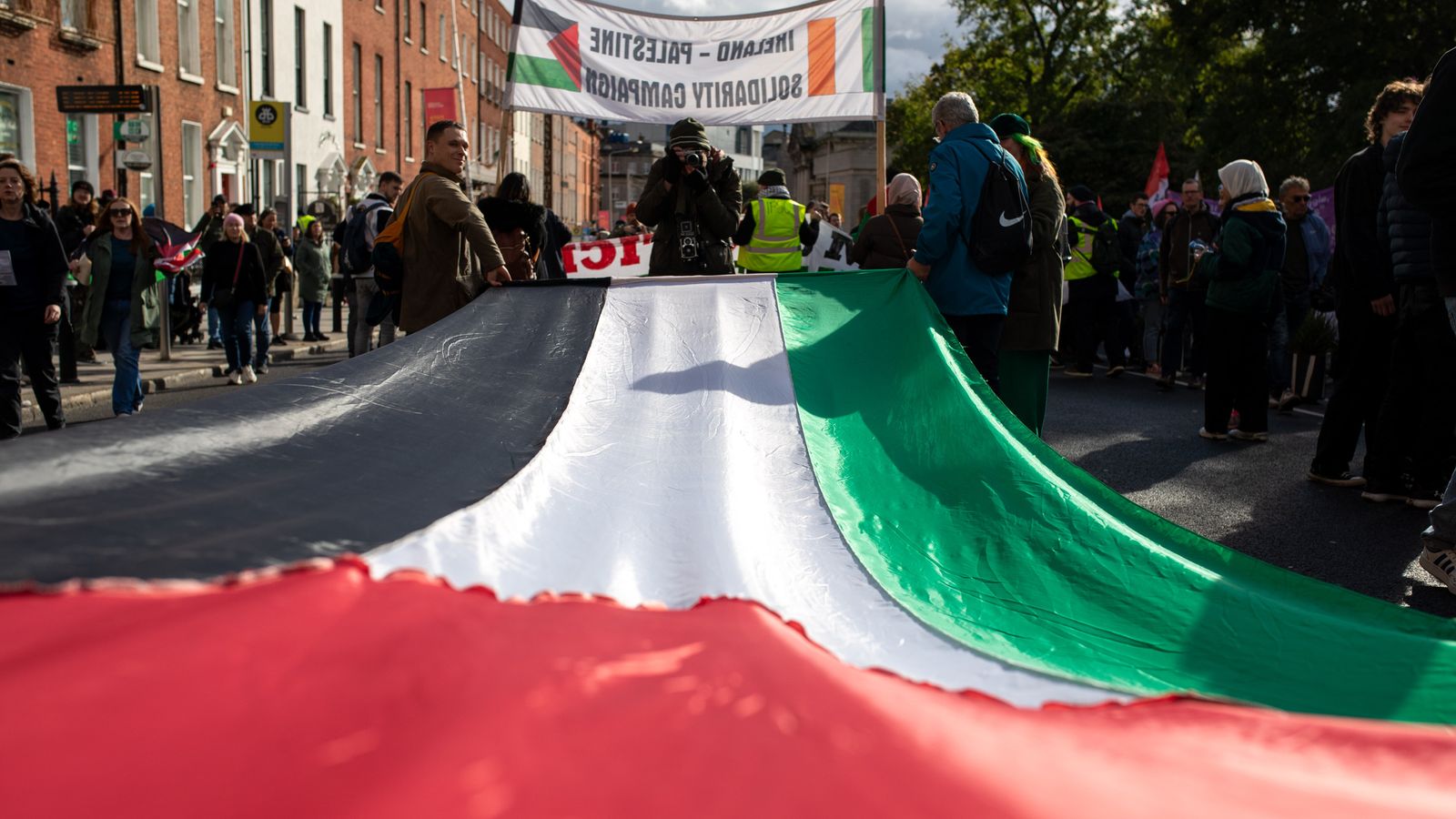 Israel-Hamas war: Around 100,000 people descend on central London for