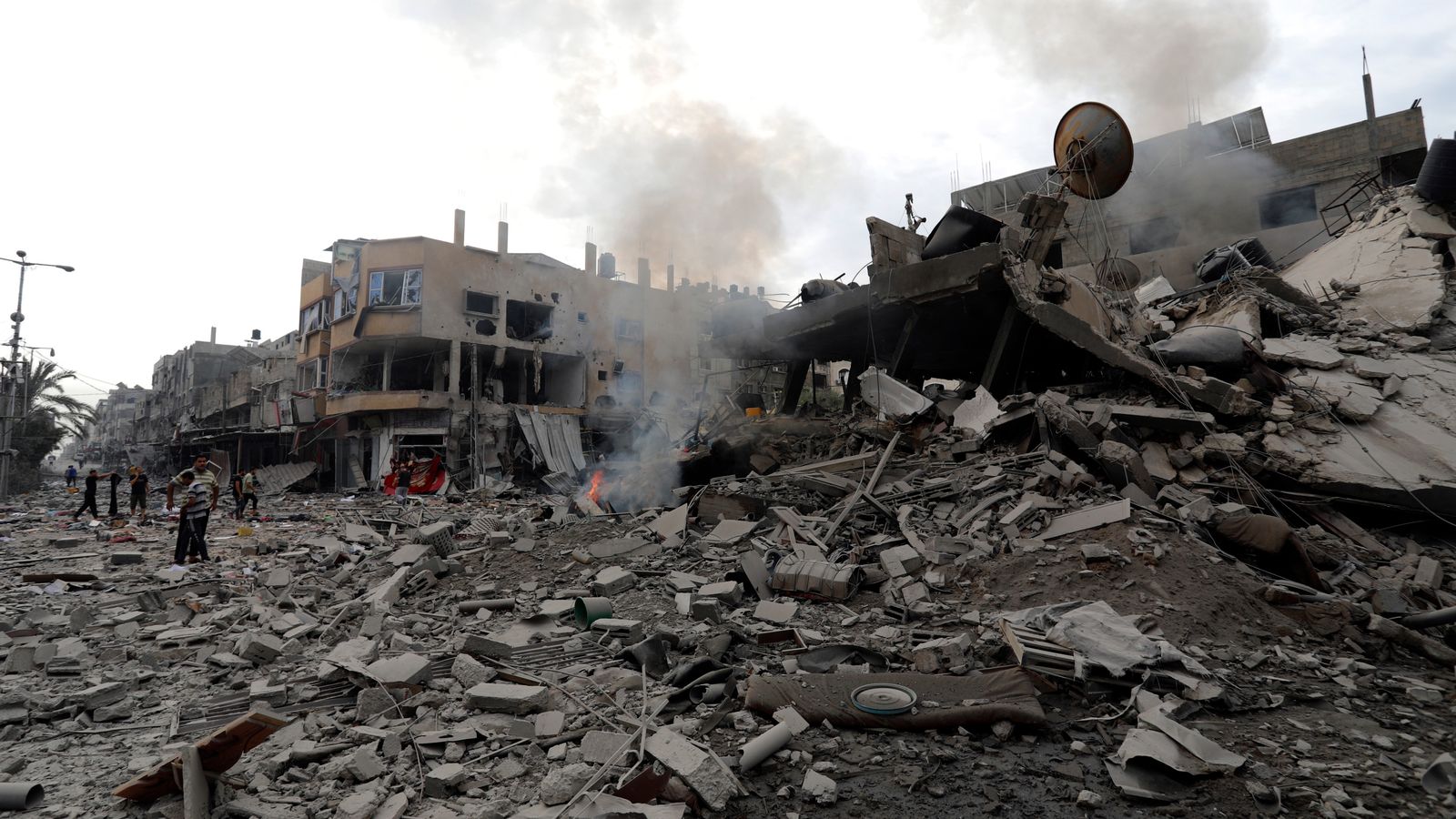 Изображение Израел извърши вълни от въздушни удари в Газа след