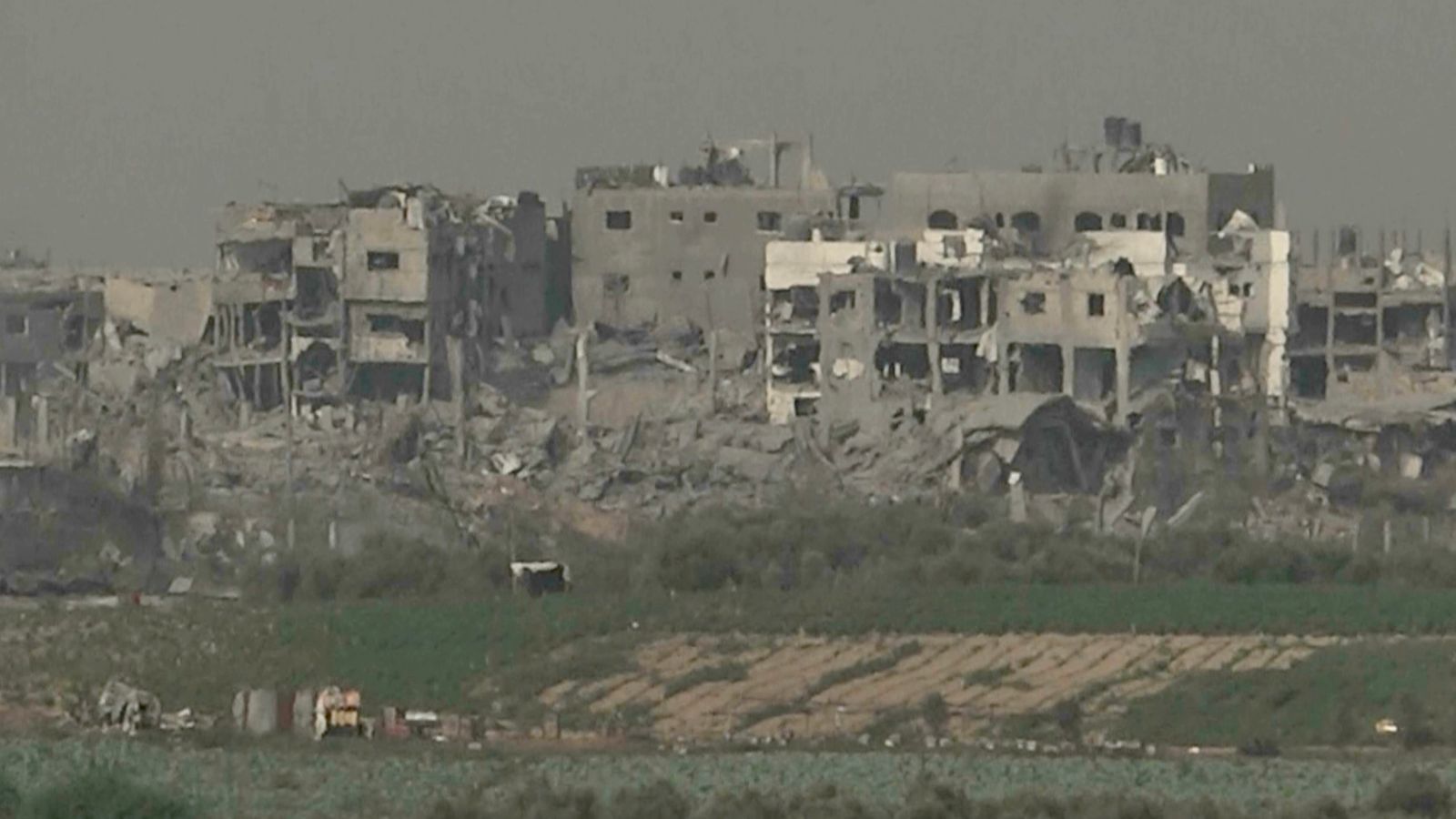Изображение: Бронетранспортьор, който се насочва към Газа Изображение: Израелски войски,