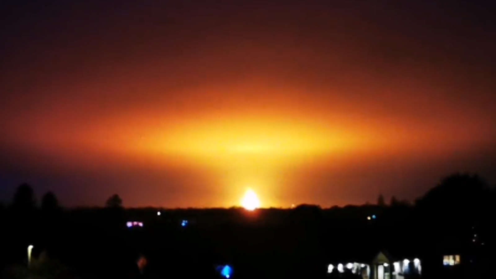 Huge fireball lights up sky after explosion in Oxfordshire
