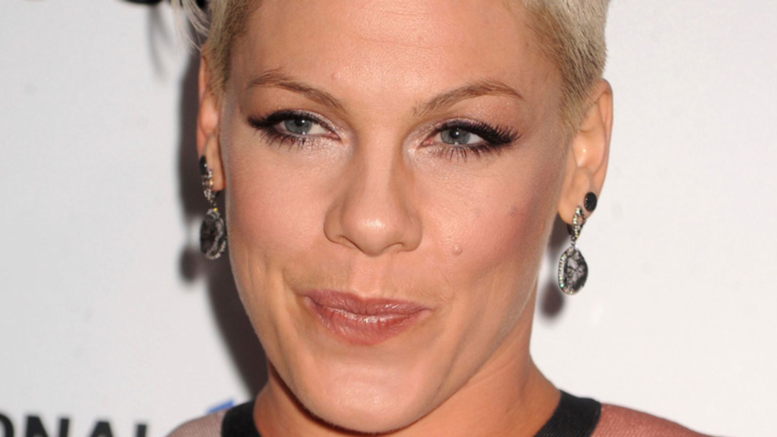 Pink forced to cancel concerts due to illness