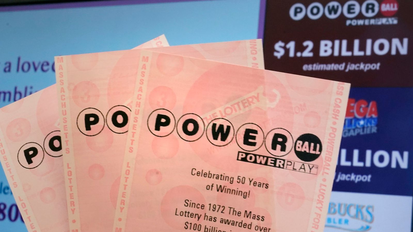 US Powerball lottery jackpot swells to humongous .55bn 