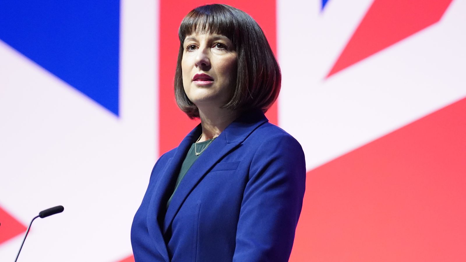 Rachel Reeves refuses to commit to Labour's £28bn green investment pledge