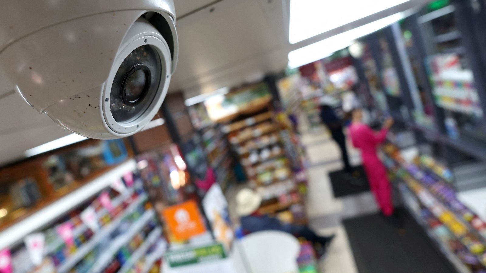 Met Police roll out facial recognition technology to tackle London's worst shoplifters 