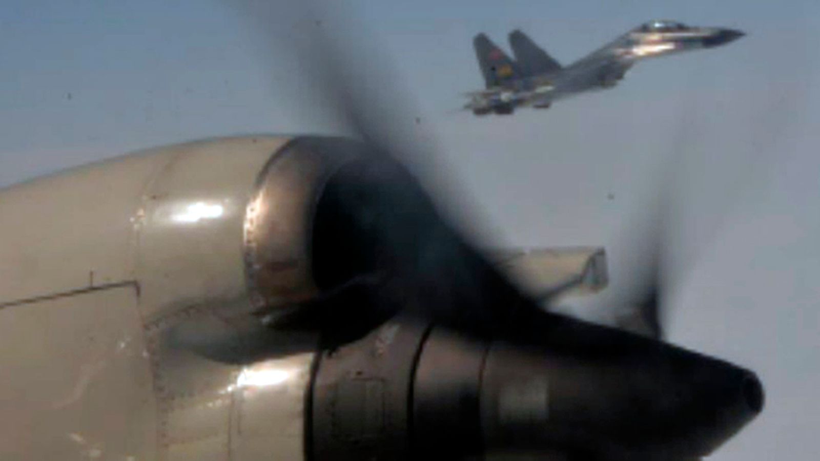 Изображение Прехващане на американски военен самолет от китайски самолет над