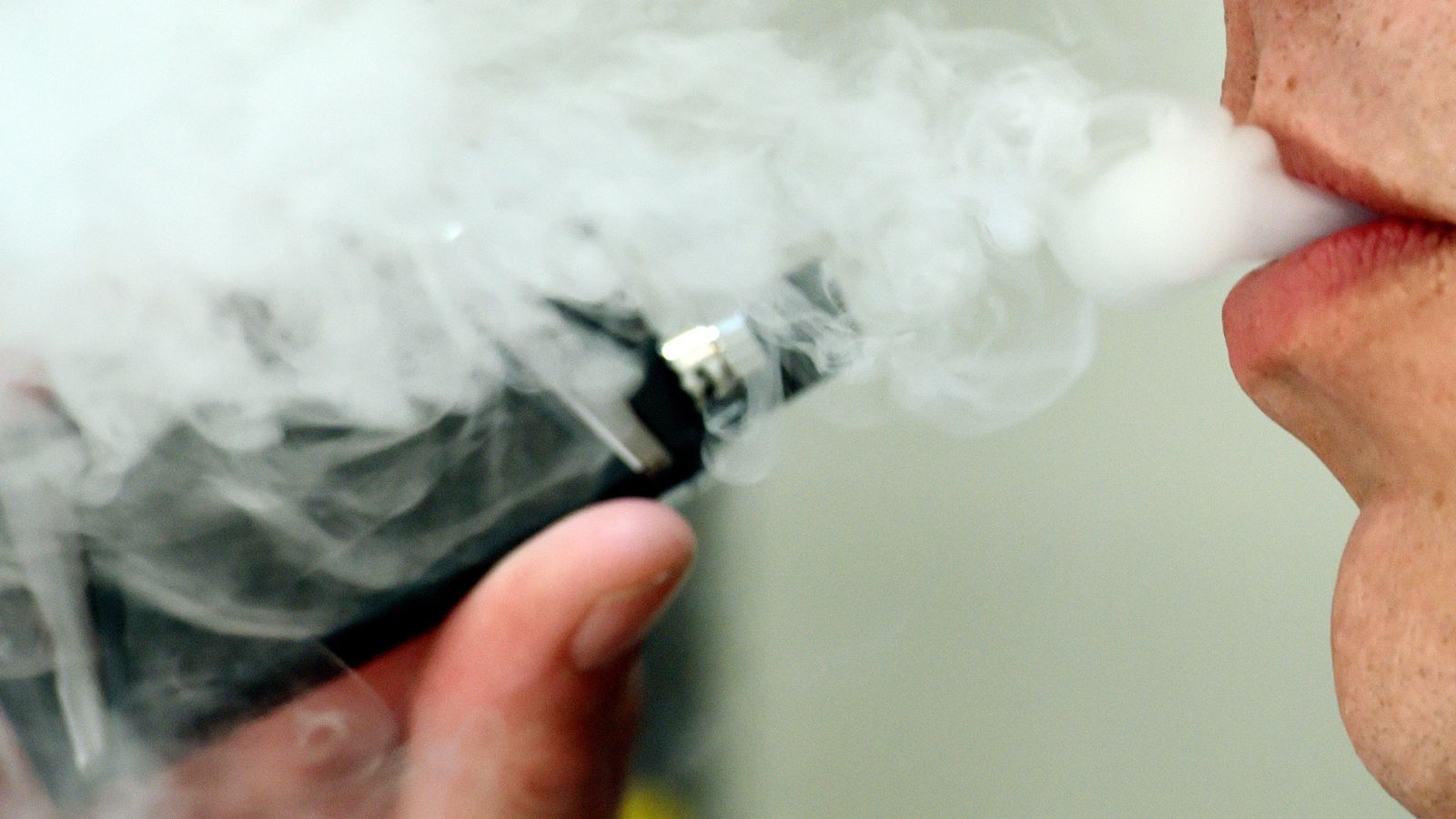 Children 'so addicted to vapes they can't last lesson without one' - as mother of teenager who died issues warning