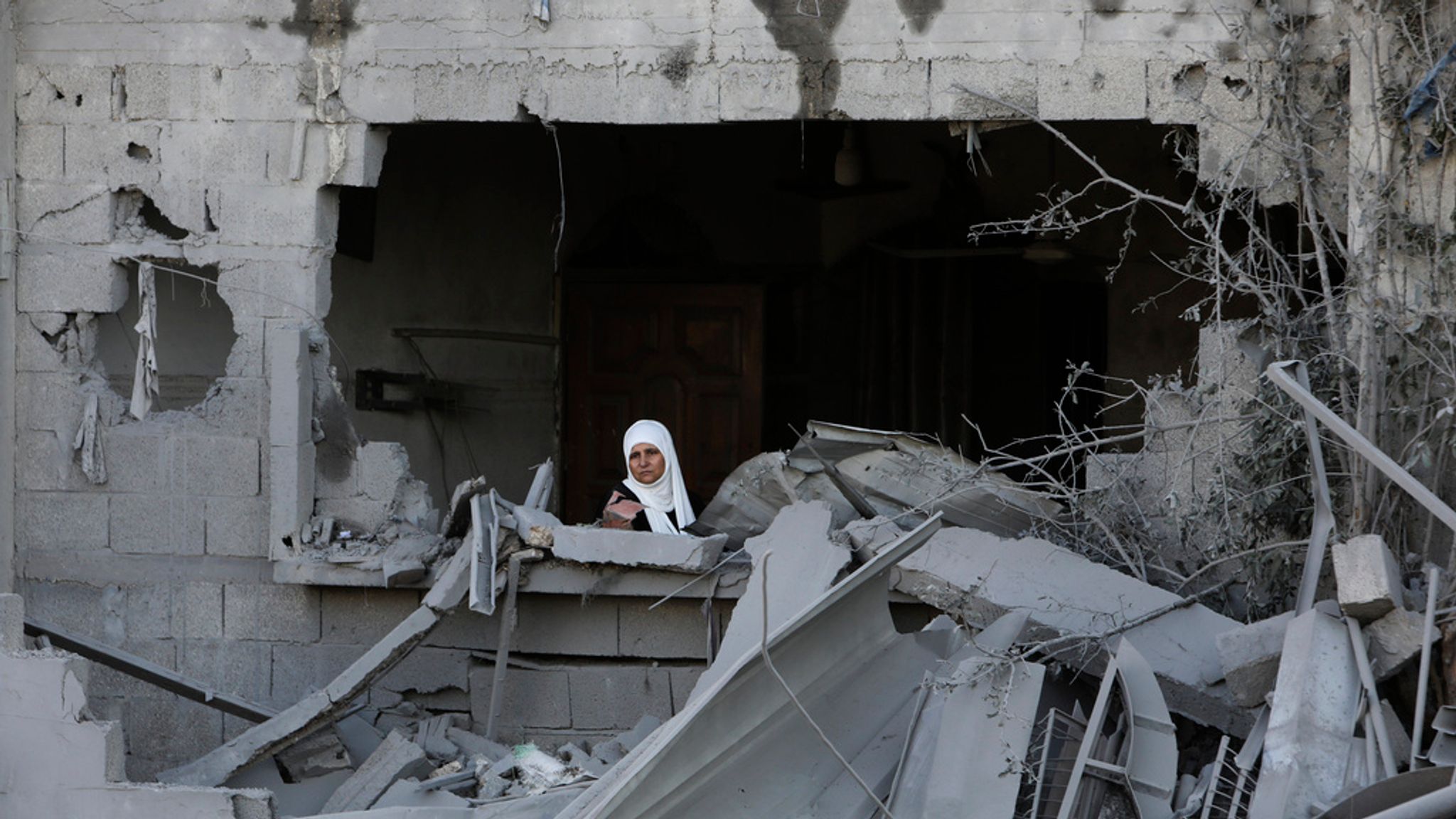 Israel-Hamas war: Israel intensifies strikes as fears grow of war ...
