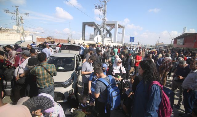 Gaza-Egypt crossing remains closed despite efforts to let in humanitarian aid - Vimarsana News