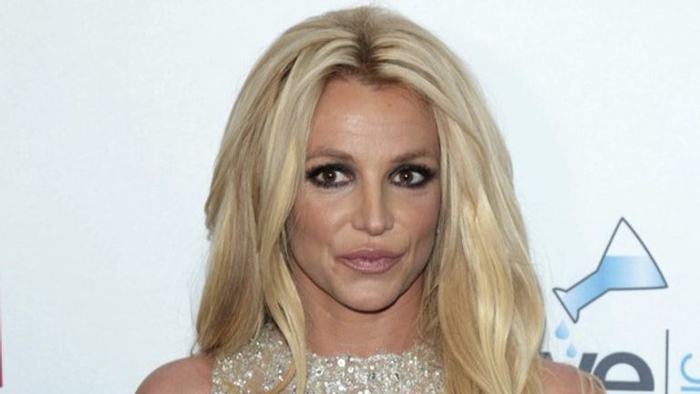 Britney Spears, 25 Şubat 2018'de Los Angeles, Kaliforniya'da düzenlenen 4. Yıllık Hollywood Güzellik Ödülleri'nde.  Resim: zz/GOTPAP/STAR MAX/IPx/AP