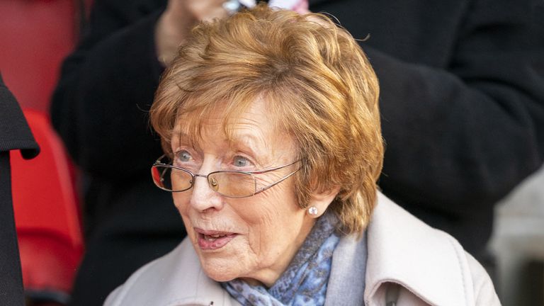 Sir Alex Ferguson's wife Cathy dies aged 84, UK News