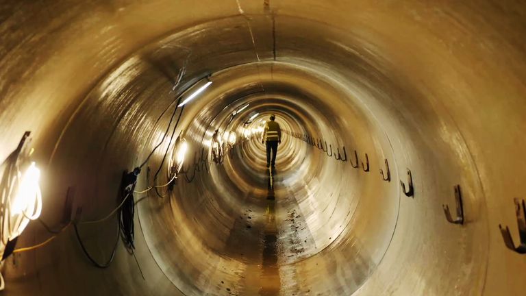 Inside London&#39;s sewage pipes