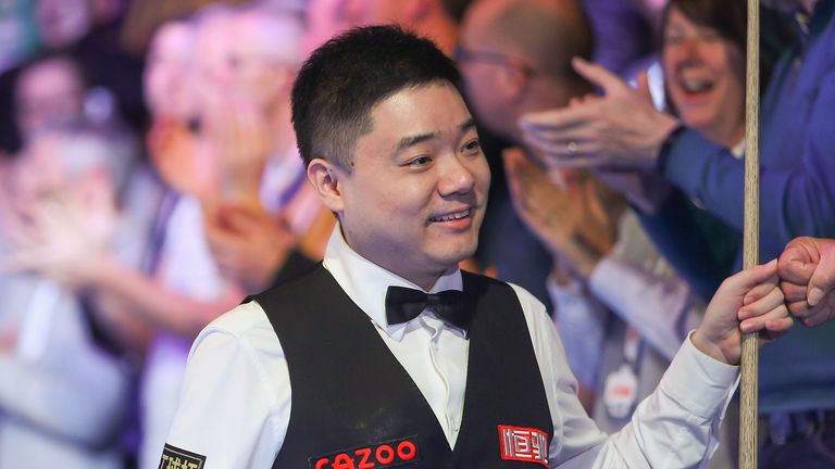 Ding Junhui makes his way into the arena for todays 2nd session during the Cazoo UK Championship Final 2022. Mark Allen vs Ding Junhui, York Barbican, York

20 Nov 2022
