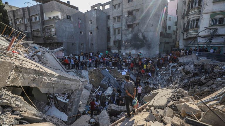 Israel-Hamas war: Explosion hits Gaza church housing displaced ...