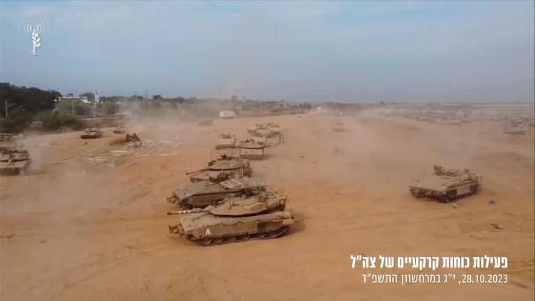 Israeli tanks move towards Gaza