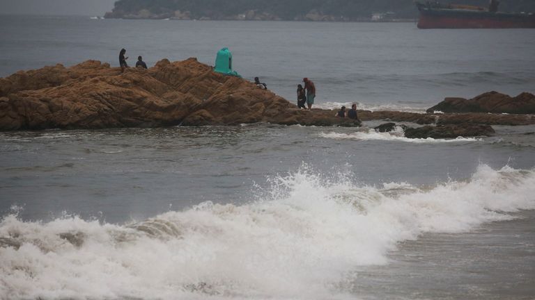 Hurricane Otis set to hit Acapulco as Category 5 storm