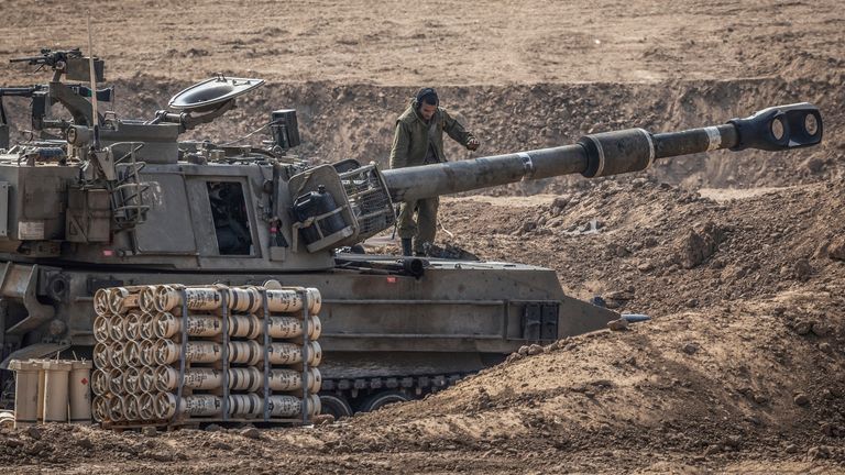 28 October 2023, Israel, Sderot: An Israeli soldier stands on a near the border with Gaza during Israeli bombardment, amid ongoing conflict between Israel and the Palestinian group Hamas. Photo by: Ilia Yefimovich/picture-alliance/dpa/AP Images