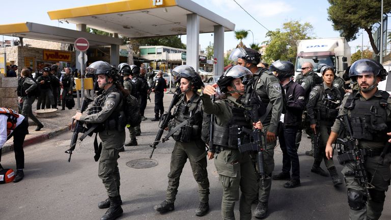 Israeli security personnel secure the scene following an incident in Jerusalem, October 30, 2023. REUTERS/Ronen Zvulun