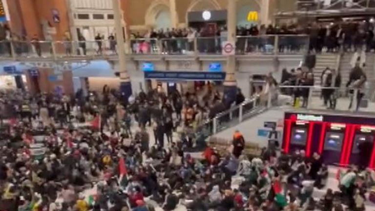 Pro-Palestinian protesters call for ceasefire at Grand Central