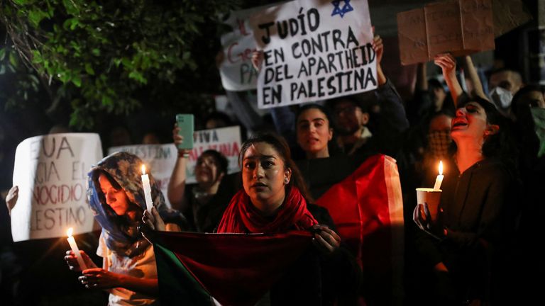 Protesters outside the Israeli Embassy in Mexico City 