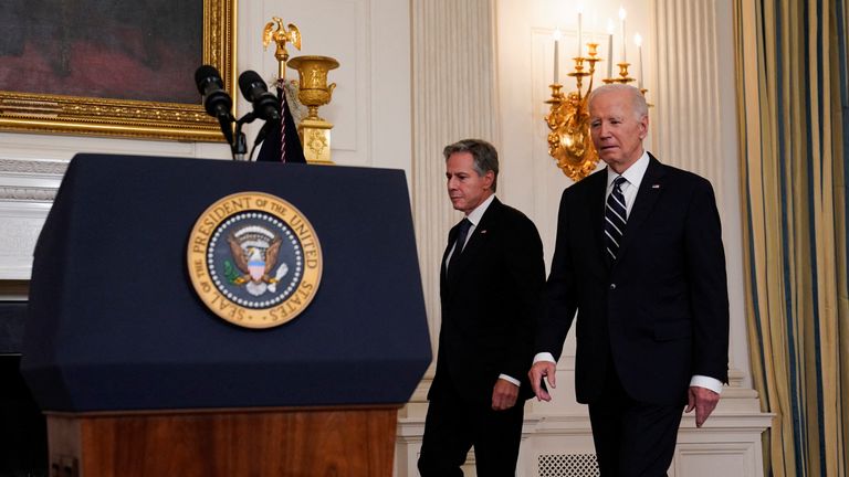 U.S. President Joe Biden arrives with U.S. Secretary of State Antony Blinken to speak about the conflict in Israel, after Hamas launched its biggest attack in decades, while making a statement about the crisis, at the White House in Washington, U.S. October 7, 2023. REUTERS/Elizabeth Frantz