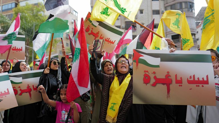 Hezbollah supporters attend a rally supporting Palestinians in Gaza, amid the ongoing conflict between Israel and the Palestinian Islamist group Hamas, in Beirut, Lebanon October 13, 2023. REUTERS/Zohra Bensemra