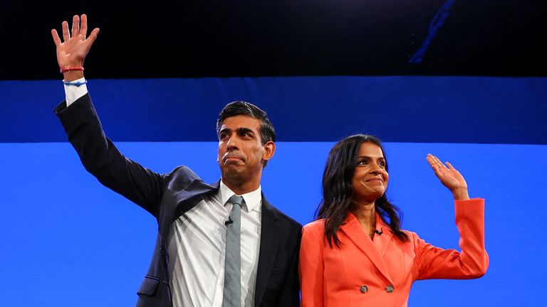 British Prime Minister Rishi Sunak and his wife Akshata Murty greet people on stage, at Britain&#39;s Conservative Party&#39;s annual conference in Manchester, Britain, October 4, 2023. REUTERS/Hannah McKay
