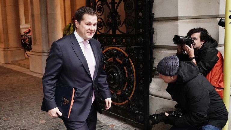 Immigration Minister Robert Jenrick arrives in Downing Street, London, for a Cabinet meeting. Picture date: Tuesday October 24, 2023. PA Photo. See PA story POLITICS Cabinet. Photo credit should read: Jordan Pettitt/PA Wire