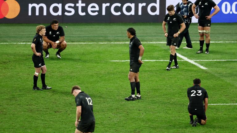 Rugby Union - Rugby World Cup 2023 - Final - New Zealand v South Africa - Stade de France, Saint-Denis, France - October 28, 2023 New Zealand&#39;s Rieko Ioane and teammates look dejected after the match REUTERS/Stephanie Lecocq
