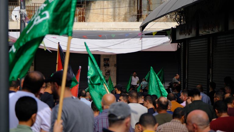 CROWDS WITH HAMAS AND PALESTINIAN FLAGS POUR ONTO STREETS. Grab from Stuart Ramsay report from the West Bank 28/10/2023
