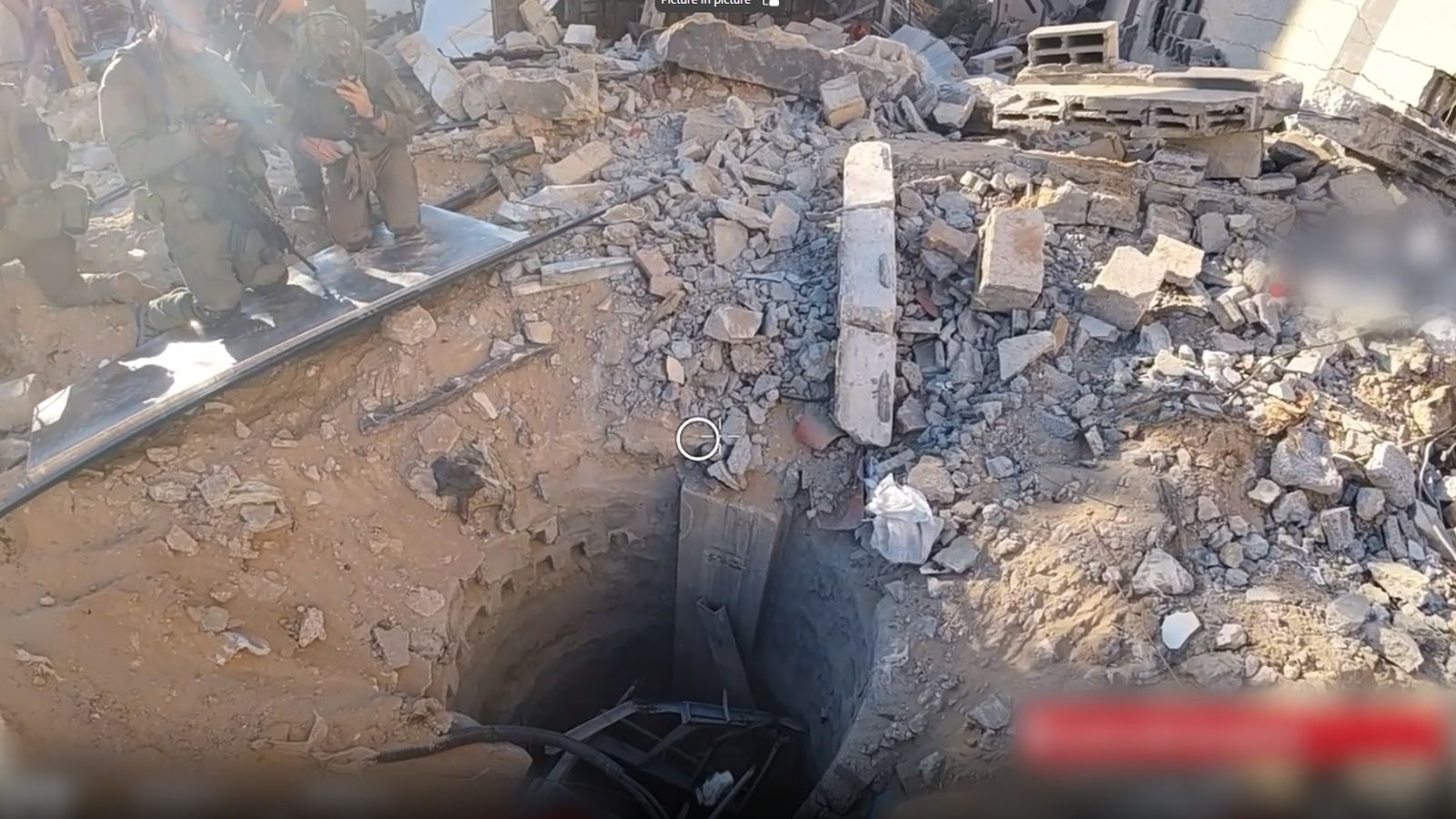 الجيش الإسرائيلي ينشر فيديو يظهر نفق يقول إن “حماس استخدمته” أسفل مستشفى الشفاء في غزة |  اخبار العالم
