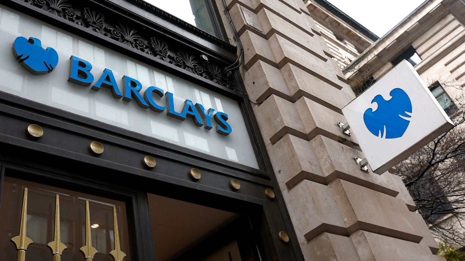 Barclays apologises to customers over issues with payments