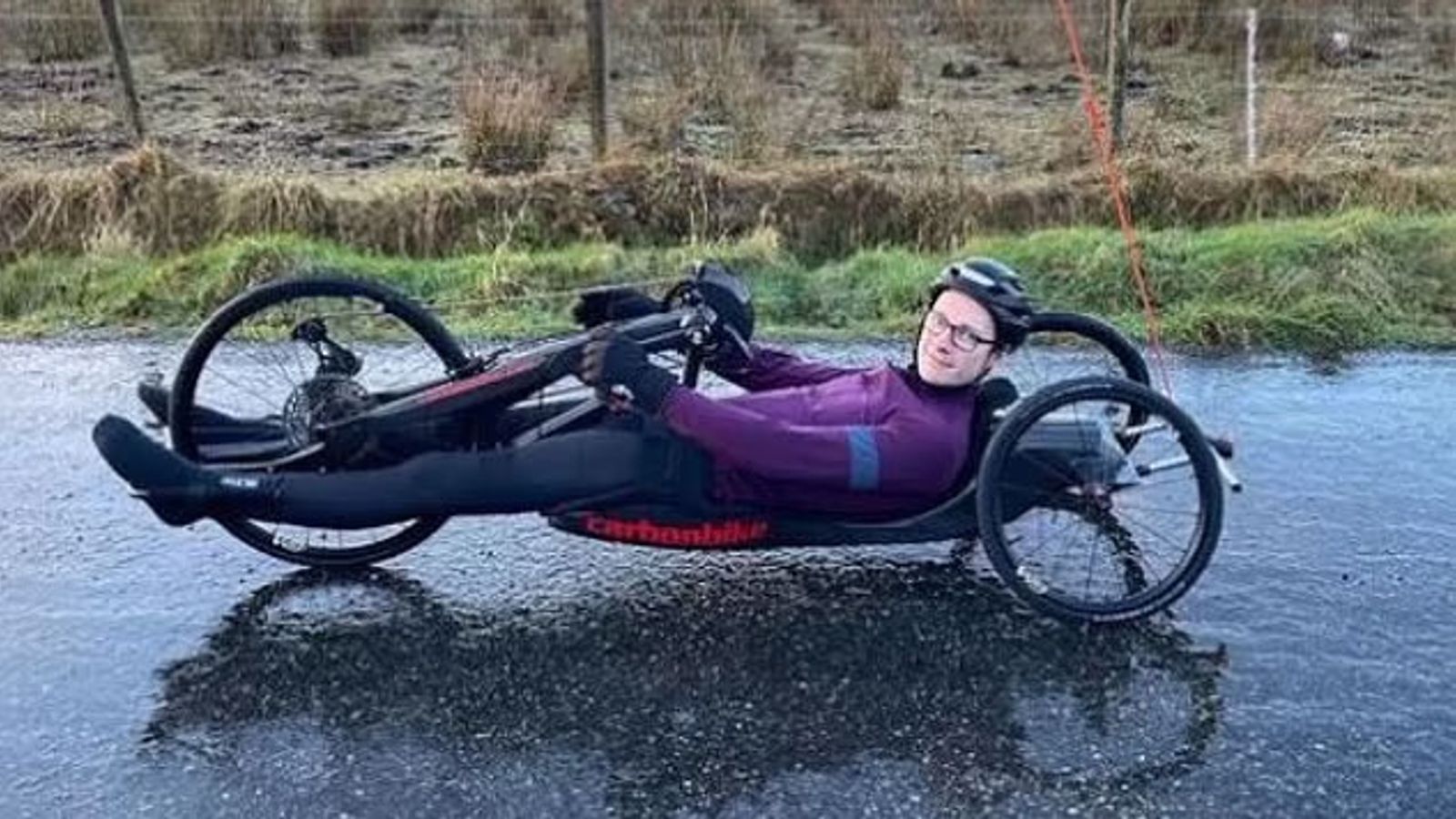 Младши лекар в Шотландия, който търси £10 милиона обезщетение, след като катастрофа с велосипед го остави парализиран