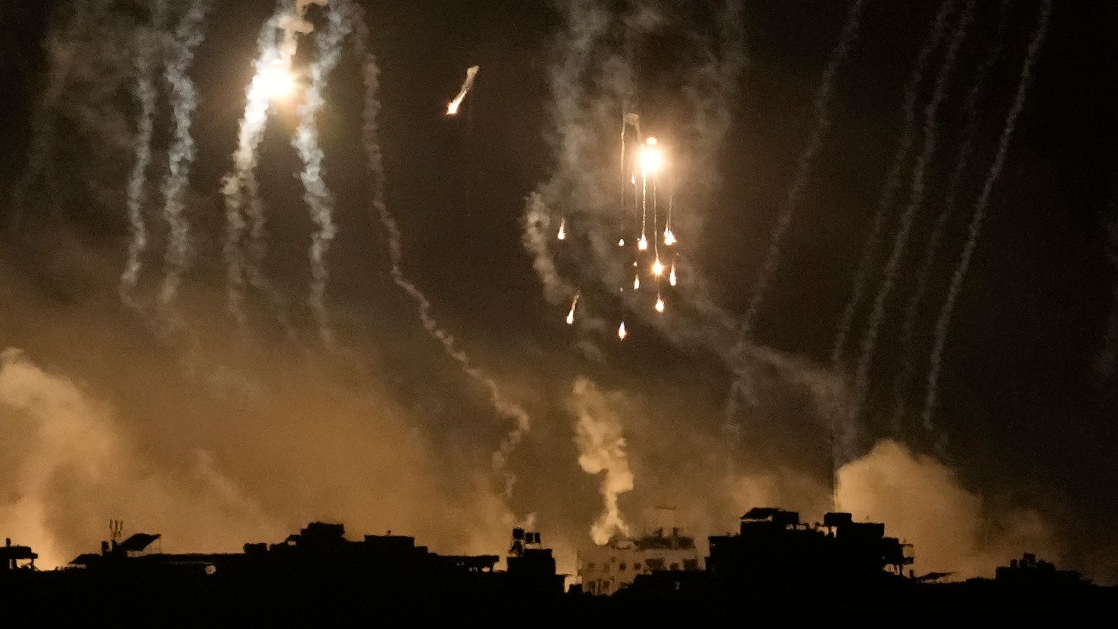Israel-Gaza latest: 'Thousands' flee Gaza's largest hospital after